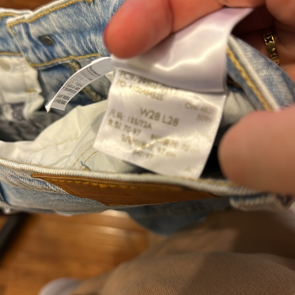 NWOT Levi 502 skinny jeans. Size 28. - Picture 4 of 6
